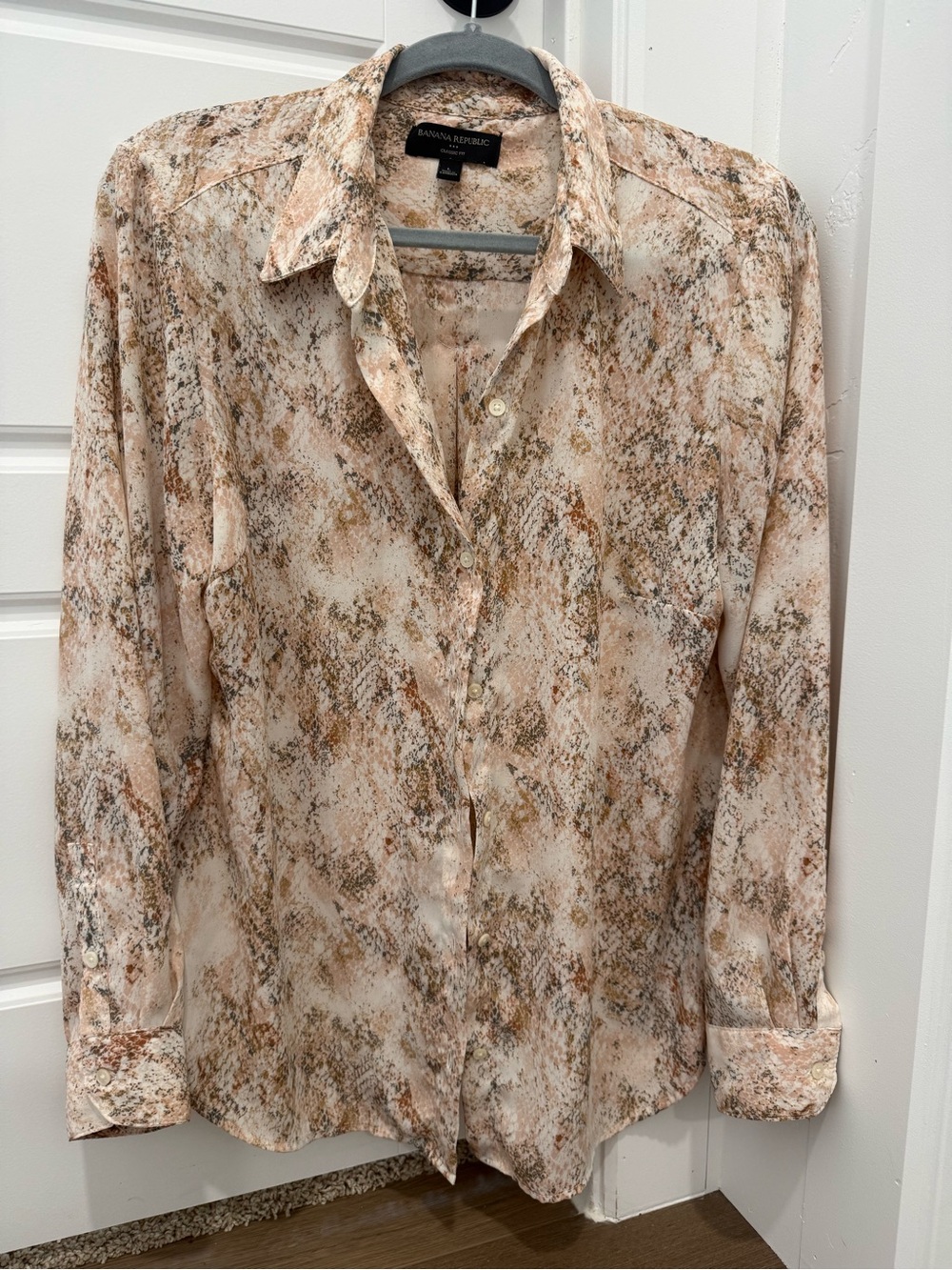 Banana Republic Neutral Snake Print Button-Up Blouse L